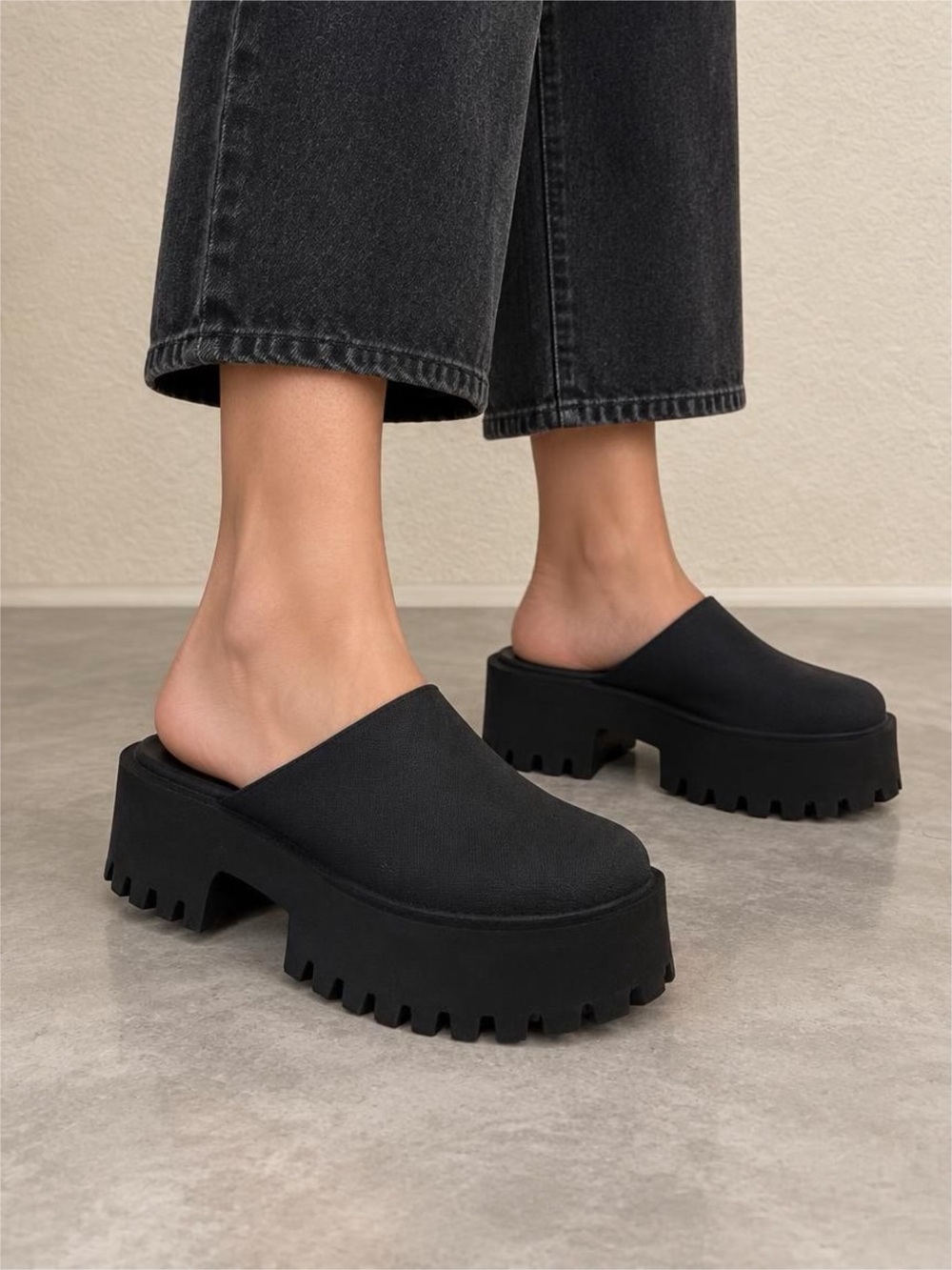 Jeffrey Campbell Black Chunky Platform Mule Cloggge Sz 7 EVA
